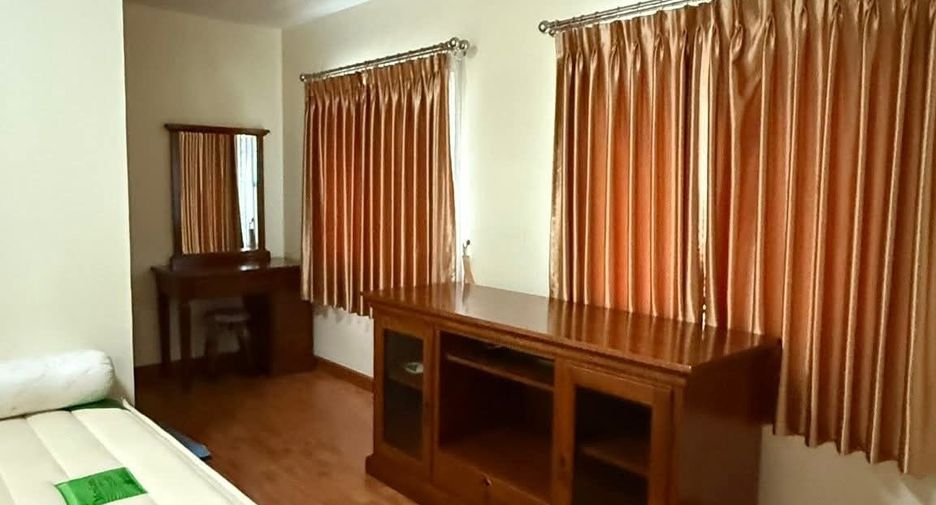 Casa en alquiler de 4 habitaciones en San Kamphaeng, Chiang Mai