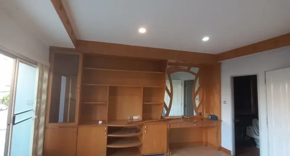 For sale and for rent 3 bedrooms townhouse in Bang Kapi, Bangkok