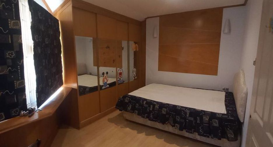 For sale and for rent 3 bedrooms townhouse in Bang Kapi, Bangkok