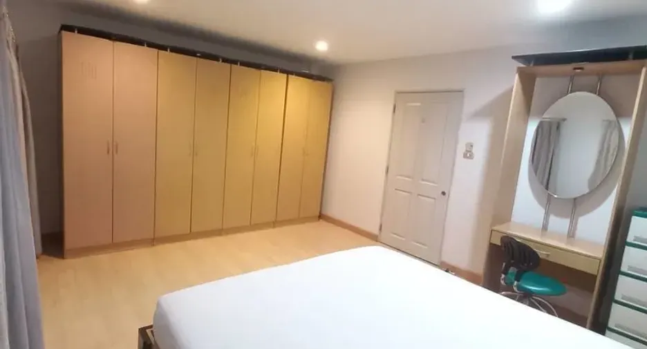 For sale and for rent 3 bedrooms townhouse in Bang Kapi, Bangkok
