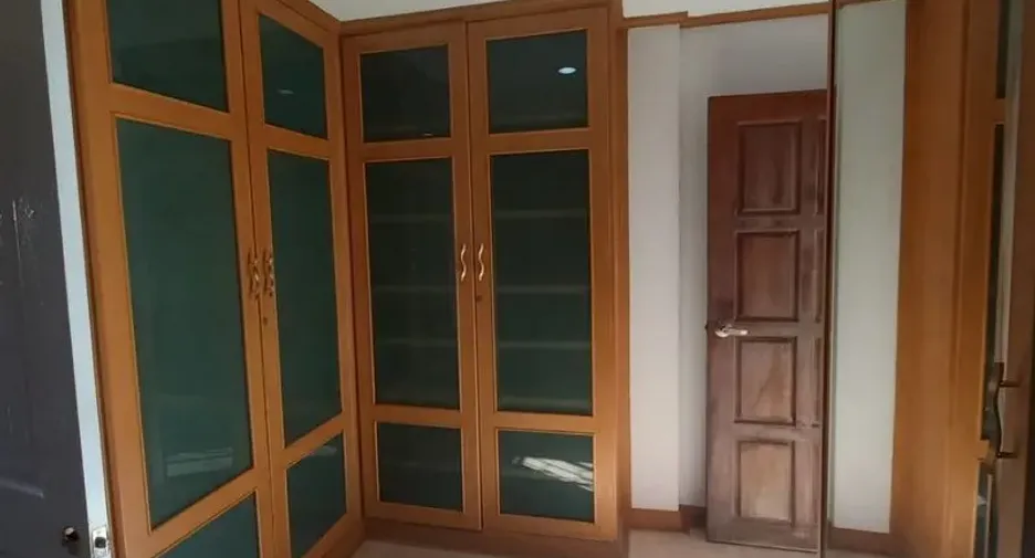 For sale and for rent 3 bedrooms townhouse in Bang Kapi, Bangkok