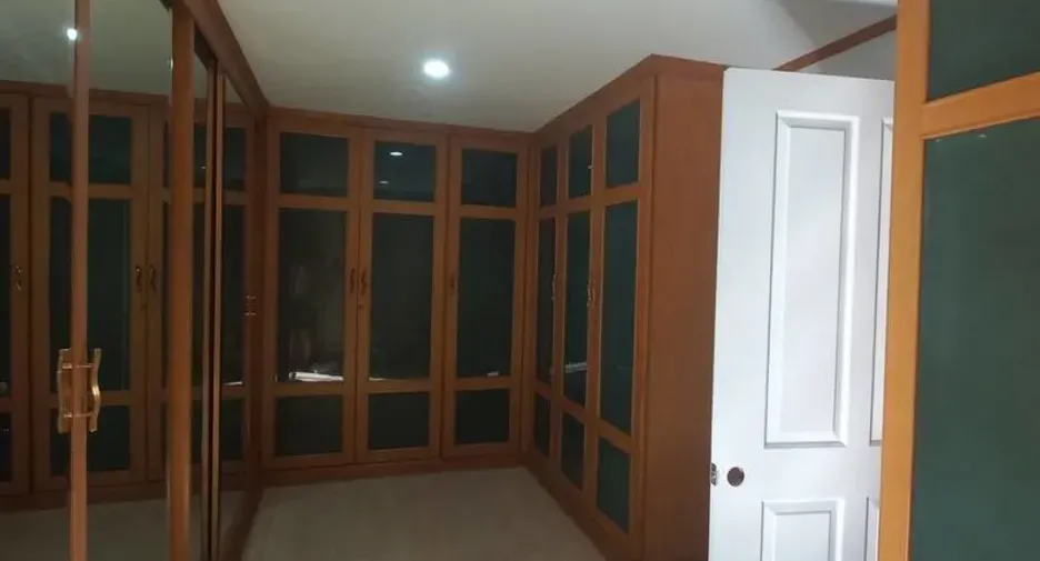 For sale and for rent 3 bedrooms townhouse in Bang Kapi, Bangkok