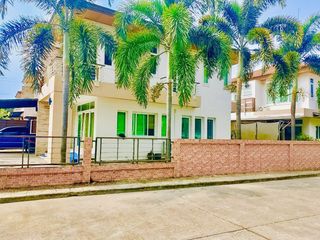 À vendre et à louer 3 chambres maison à Si Racha, Chonburi