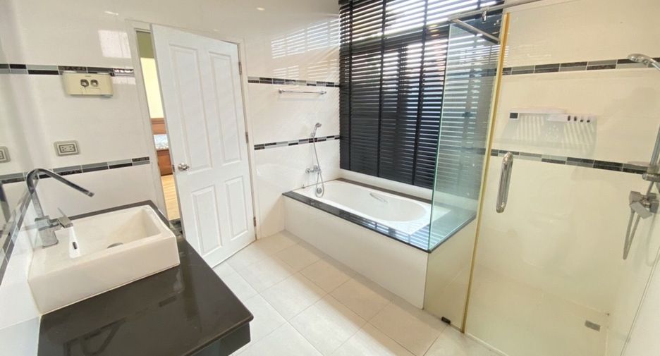 For sale and for rent 3 bedrooms house in Si Racha, Chonburi