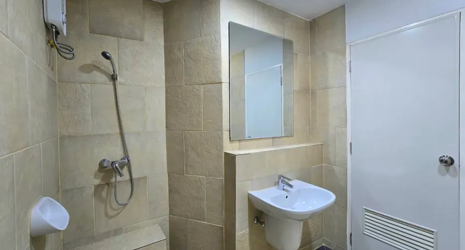 For rent 3 bedrooms condo in Bang Lamung, Chonburi