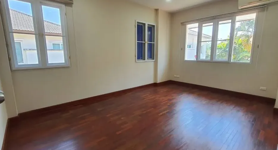 For sale 3 bedrooms house in Mueang Chiang Mai, Chiang Mai