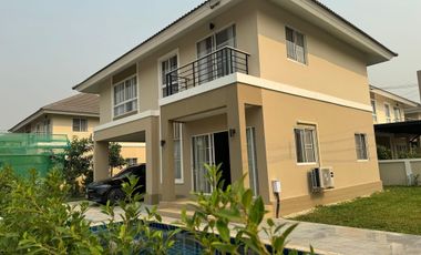 For rent 4 bedrooms villa in San Kamphaeng, Chiang Mai