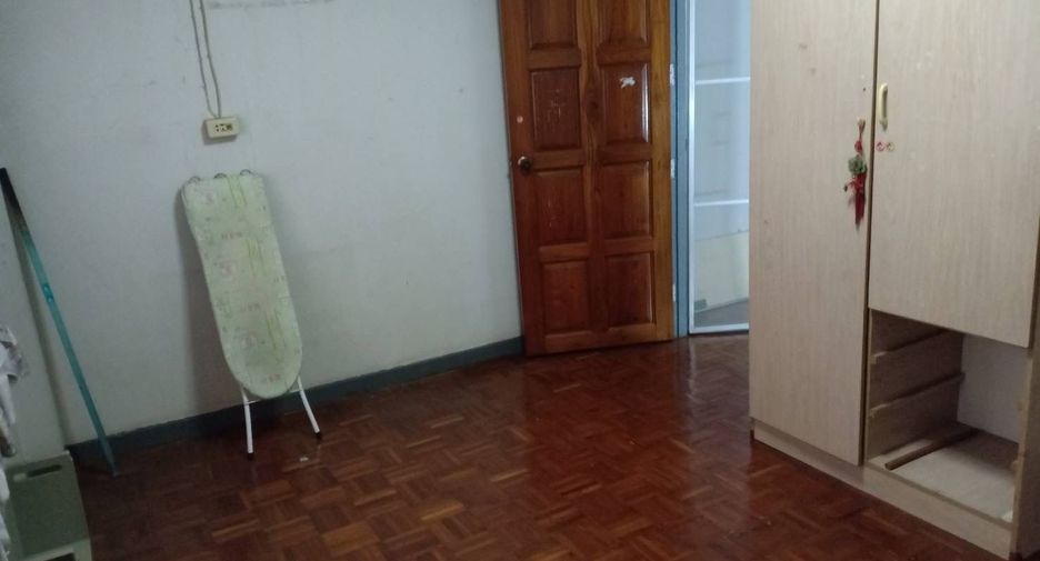For sale 4 bedrooms townhouse in Bang Khen, Bangkok