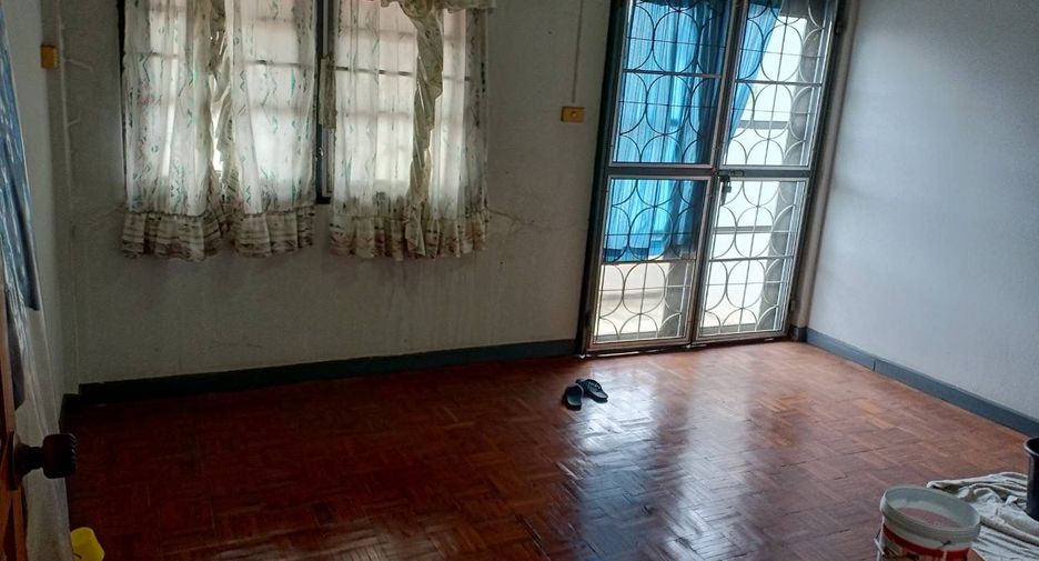 For sale 4 bedrooms townhouse in Bang Khen, Bangkok
