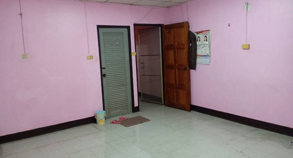 For sale 4 bedrooms townhouse in Bang Khen, Bangkok