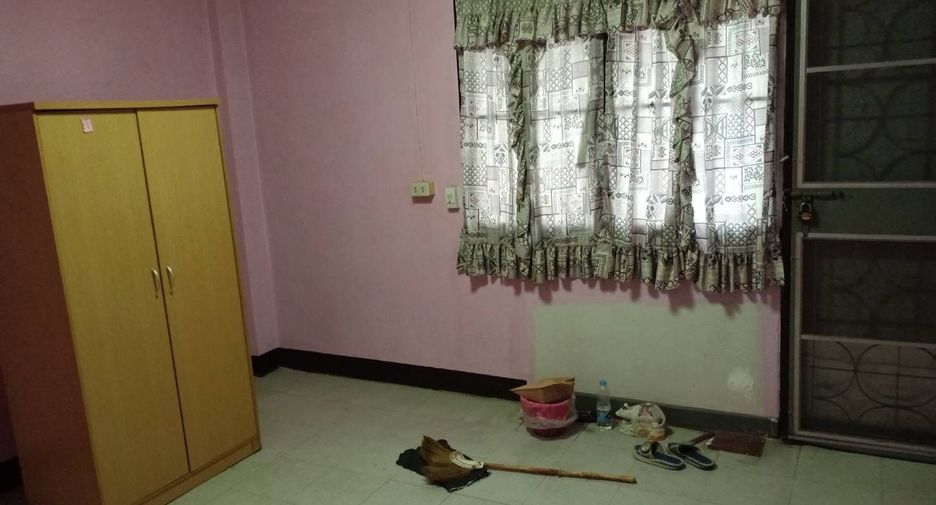 For sale 4 bedrooms townhouse in Bang Khen, Bangkok
