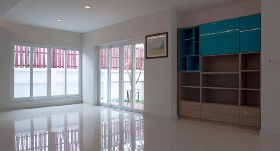 À vendre 3 chambres maison à Saphan Sung, Bangkok
