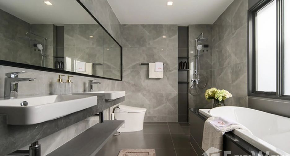 For sale 4 bedrooms house in Taling Chan, Bangkok