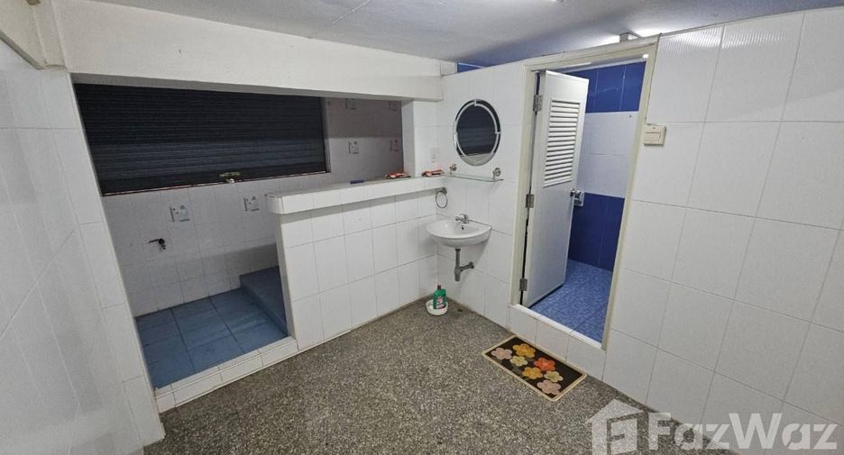 For sale and for rent 3 bedrooms retail Space in Khlong San, Bangkok