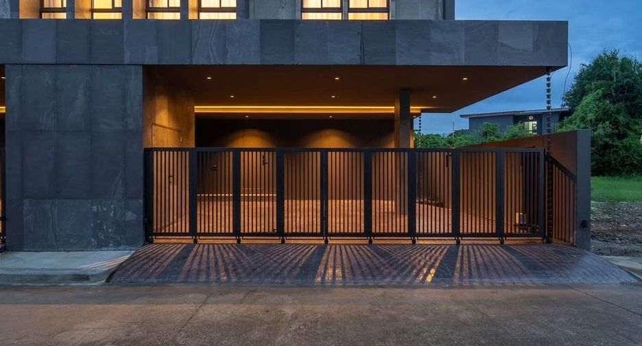 For sale 5 bedrooms villa in Hang Dong, Chiang Mai