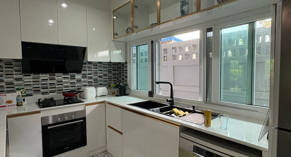 For sale 4 bedrooms villa in Bang Lamung, Chonburi