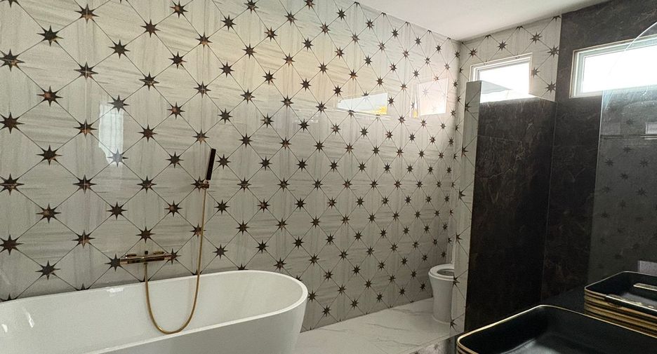 For sale 4 bedrooms villa in Bang Lamung, Chonburi
