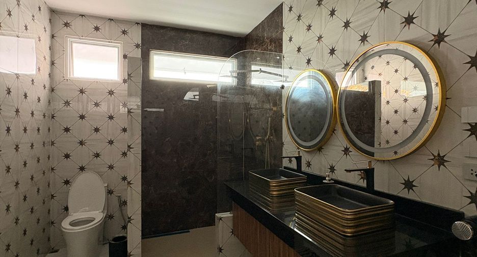 For sale 4 bedrooms villa in Bang Lamung, Chonburi