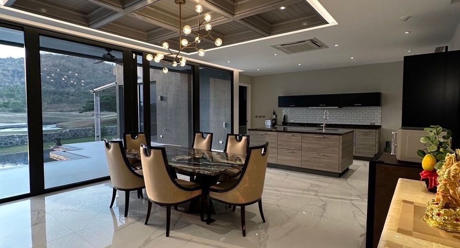 For sale 4 bedrooms villa in Hua Hin, Prachuap Khiri Khan