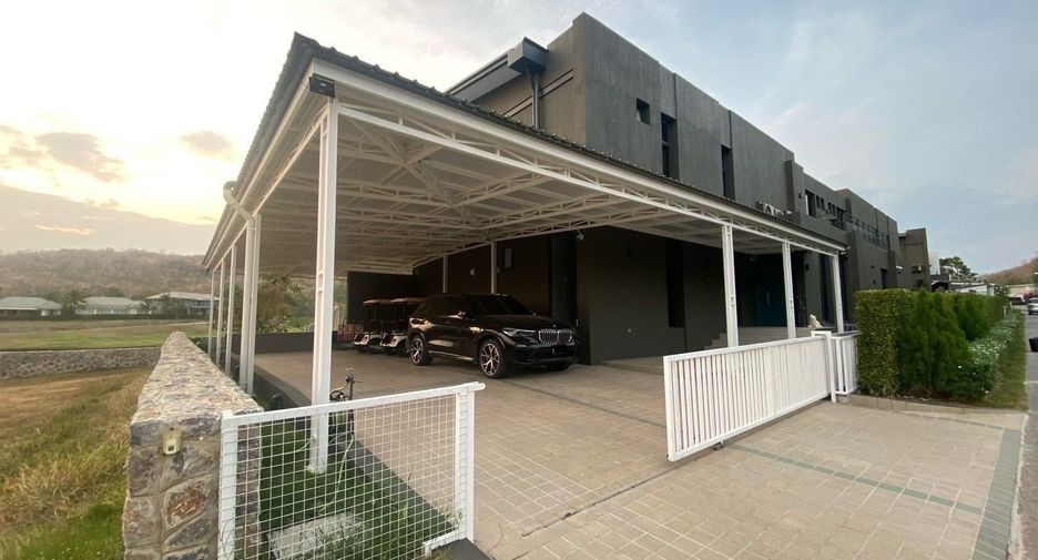 For sale 4 bedrooms villa in Hua Hin, Prachuap Khiri Khan