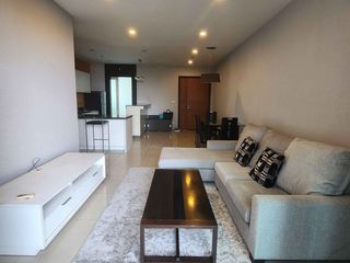 À vendre et à louer 2 chambres condo à Yan Nawa, Bangkok