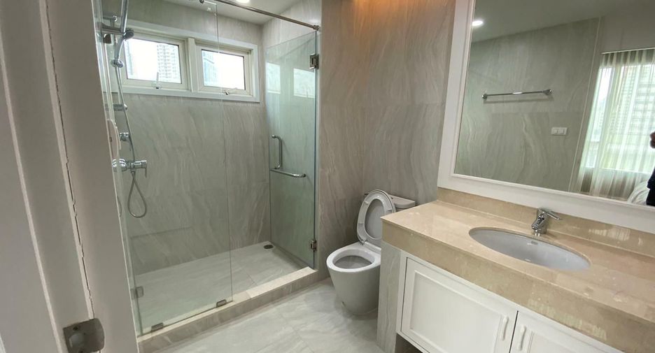 For sale and for rent 3 bedrooms condo in Khlong Toei, Bangkok