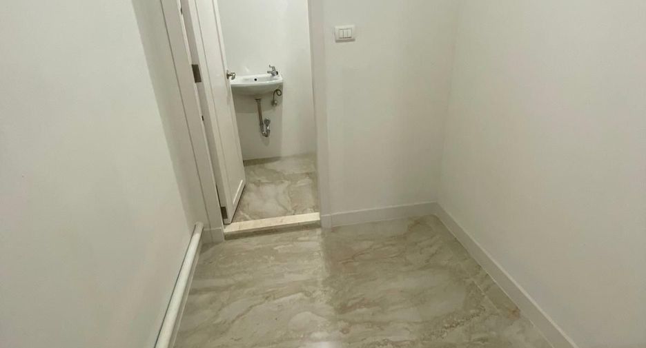For sale and for rent 3 bedrooms condo in Khlong Toei, Bangkok
