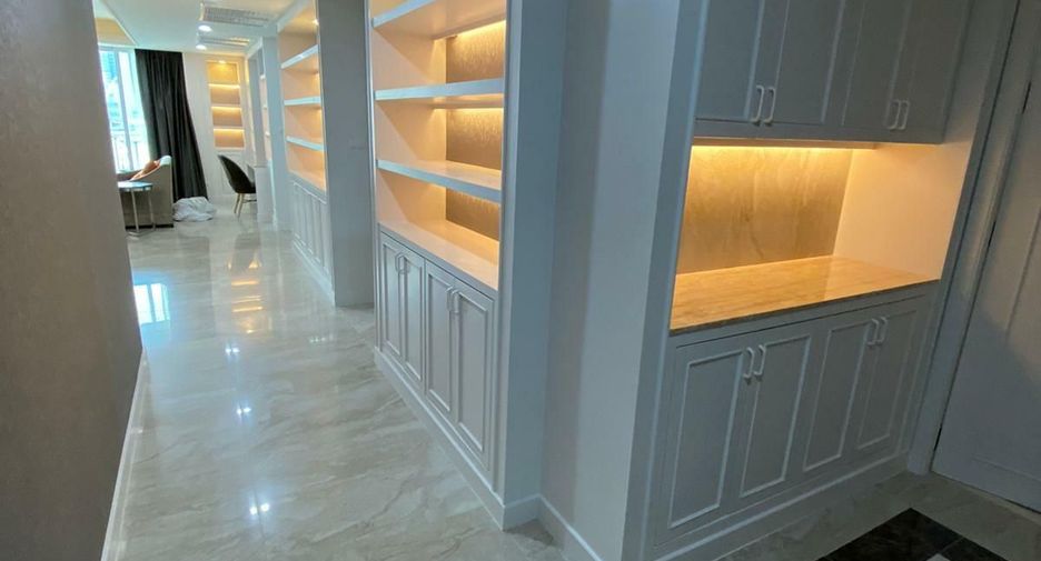 For sale and for rent 3 bedrooms condo in Khlong Toei, Bangkok