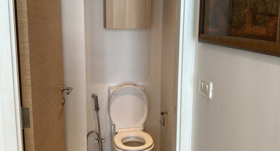 For sale and for rent studio condo in Khlong Toei, Bangkok
