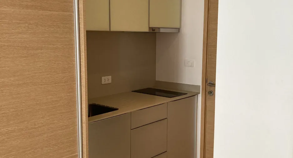 For sale and for rent studio condo in Khlong Toei, Bangkok