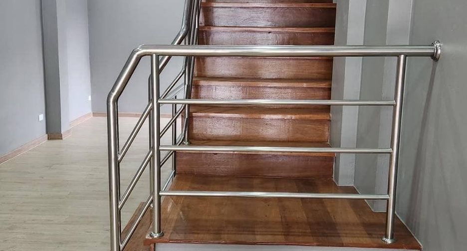 For sale and for rent 3 bedrooms townhouse in Watthana, Bangkok