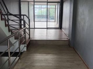 Reihenhaus zum Kauf und zur Miete mit 3 Zimmer in Watthana, Bangkok
