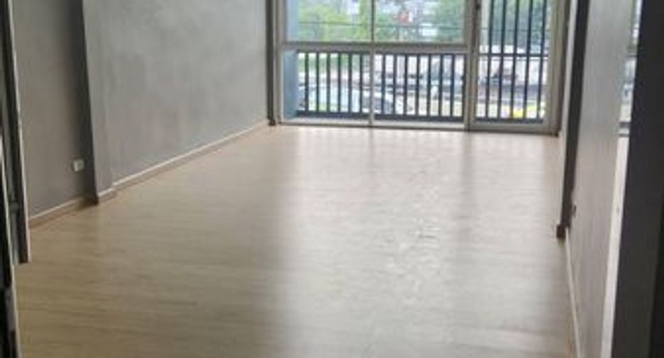 For sale and for rent 3 bedrooms townhouse in Watthana, Bangkok
