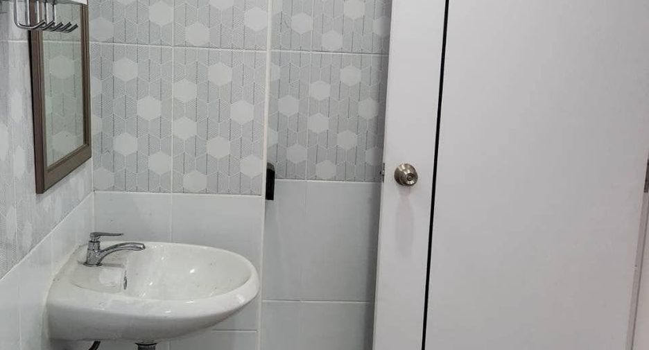 For sale and for rent 3 bedrooms townhouse in Watthana, Bangkok