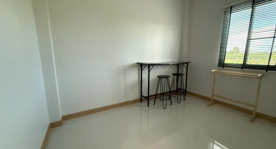 For rent 3 bedrooms house in Saraphi, Chiang Mai