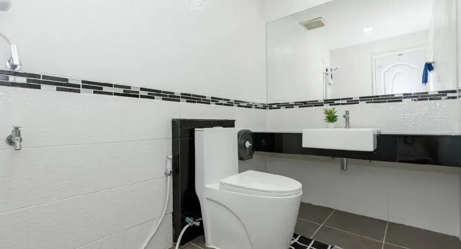 For rent 2 bedrooms condo in San Sai, Chiang Mai