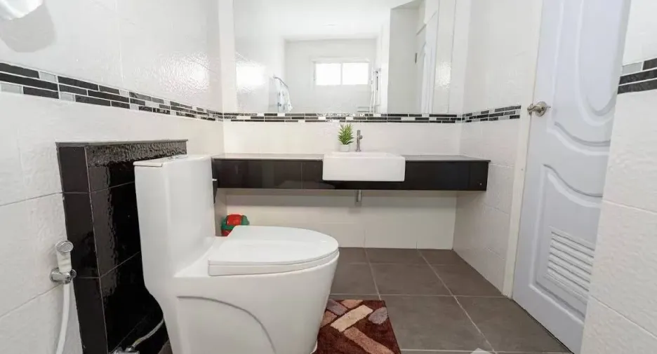For rent 2 bedrooms condo in San Sai, Chiang Mai