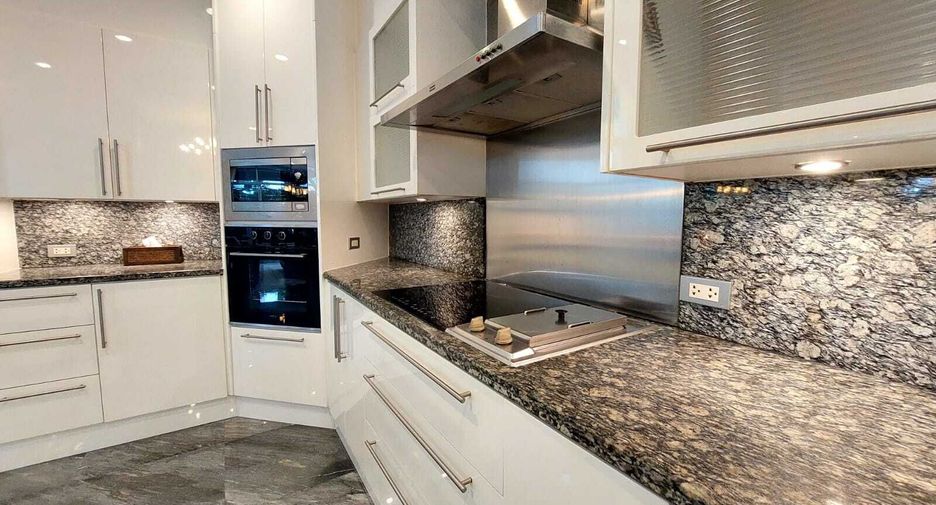 For sale 4 bedrooms villa in Sattahip, Chonburi