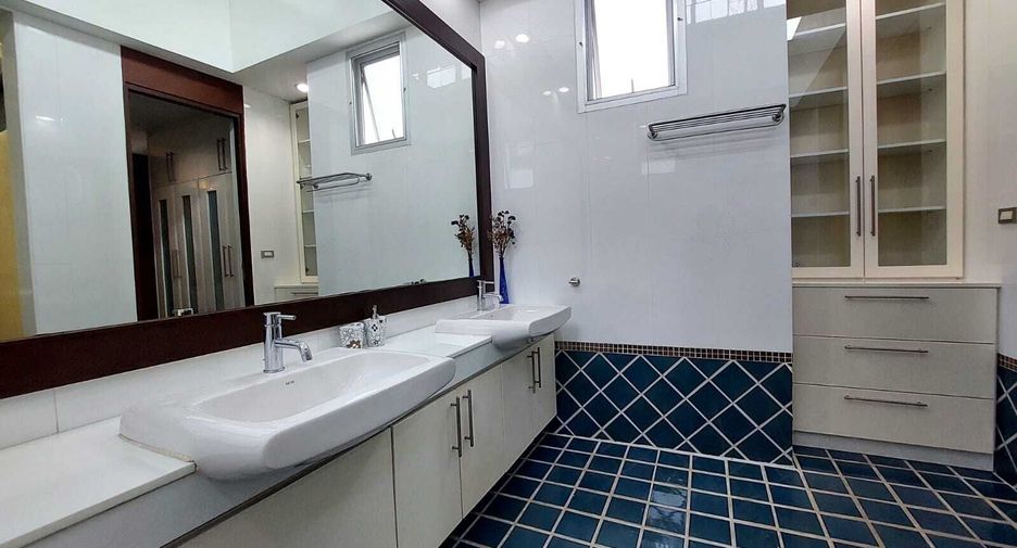 For sale 4 bedrooms villa in Sattahip, Chonburi