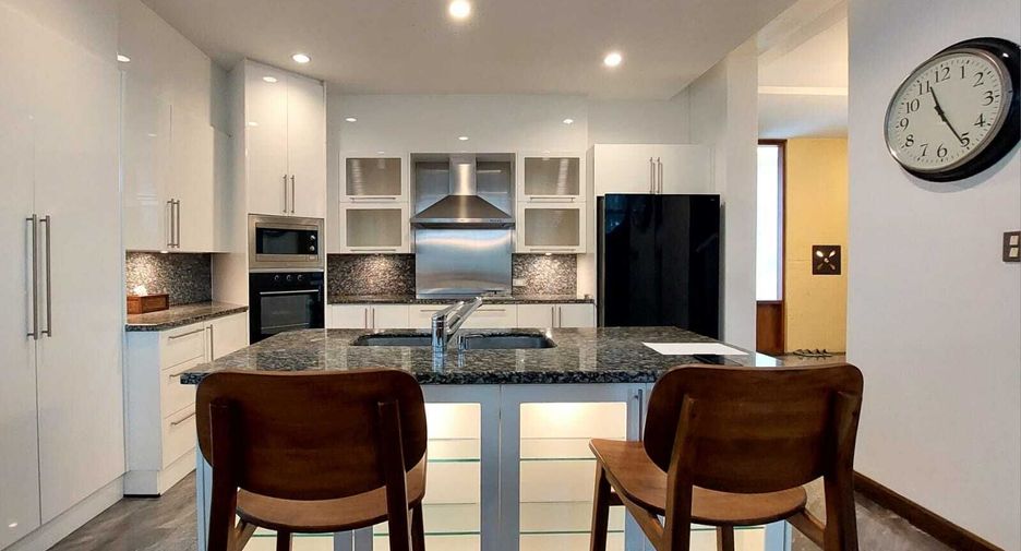 For sale 4 bedrooms villa in Sattahip, Chonburi