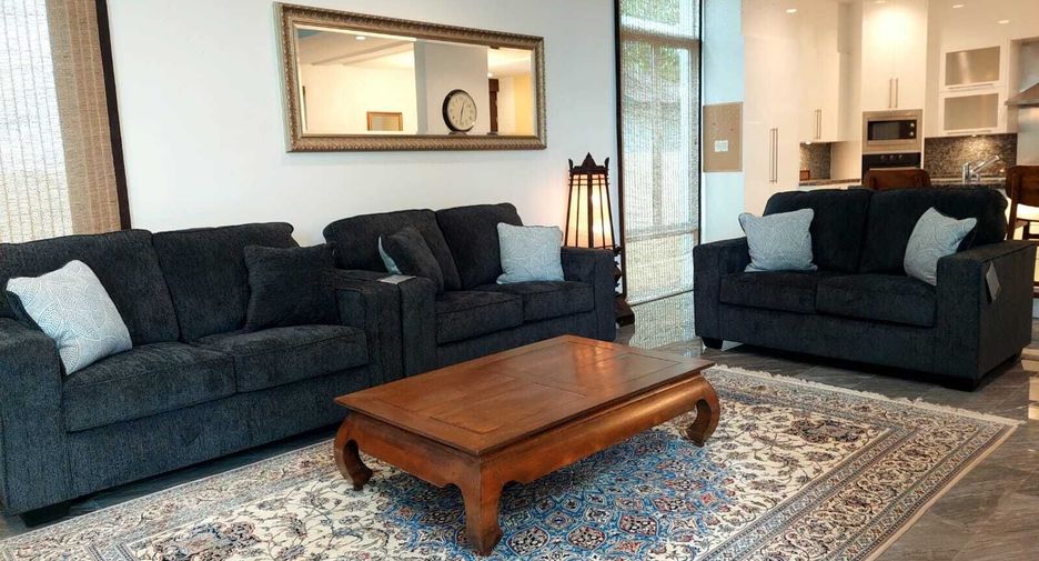 For sale 4 bedrooms villa in Sattahip, Chonburi