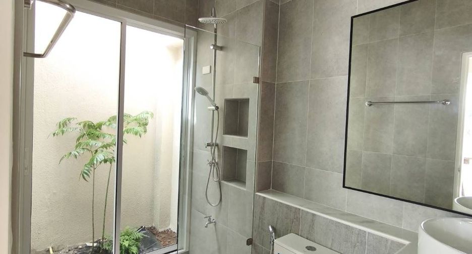 For sale 3 bedrooms house in Saraphi, Chiang Mai