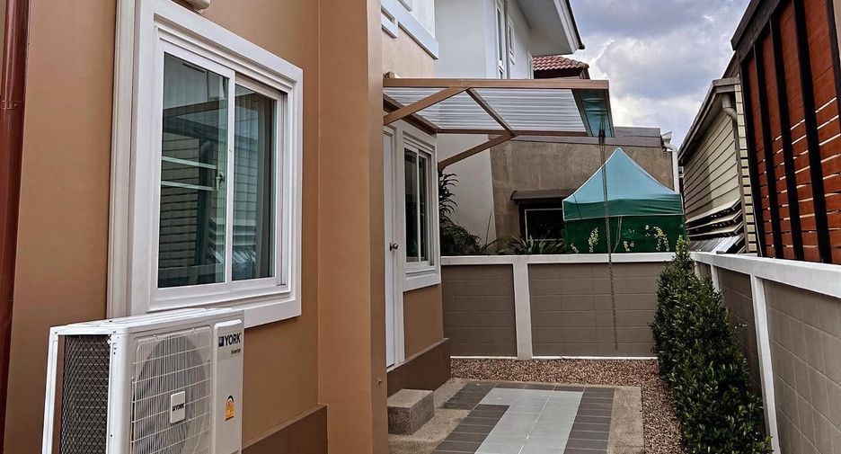 For rent 3 bedrooms house in Mueang Chiang Mai, Chiang Mai