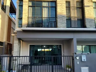 For rent 4 bedrooms townhouse in Cha Am, Phetchaburi