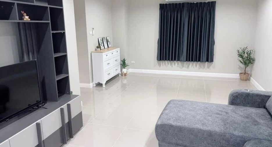 For rent 3 bedrooms house in San Kamphaeng, Chiang Mai