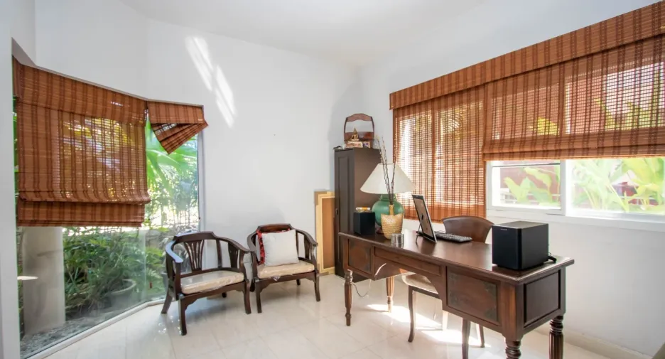 For rent 4 bedrooms house in Mueang Chiang Mai, Chiang Mai