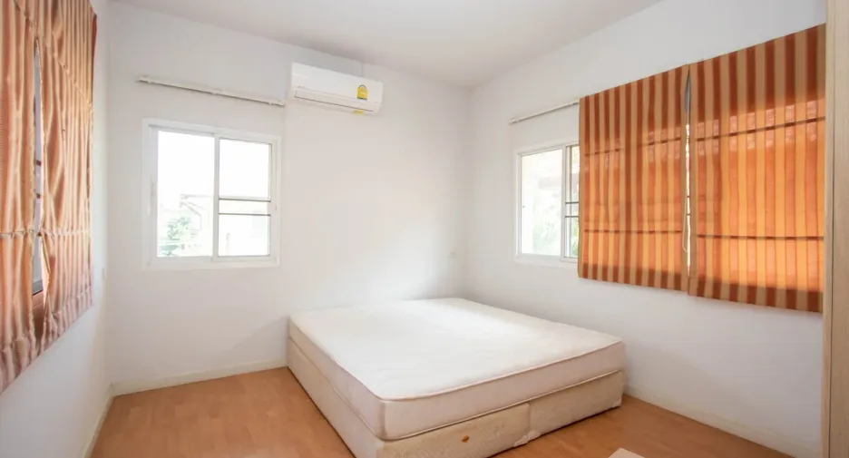 For rent 4 bedrooms house in Mueang Chiang Mai, Chiang Mai