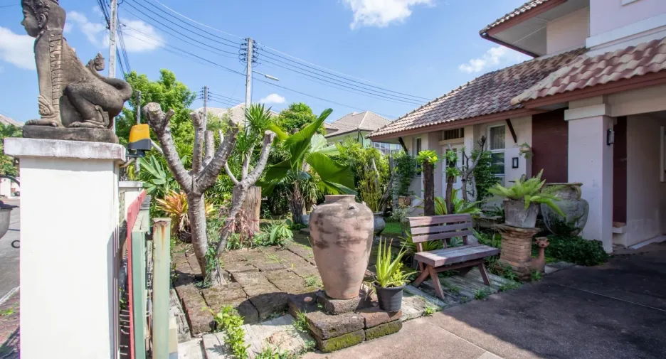 For rent 4 bedrooms house in Mueang Chiang Mai, Chiang Mai