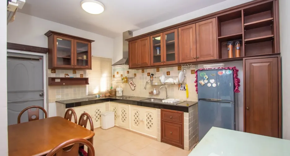 For rent 4 bedrooms house in Mueang Chiang Mai, Chiang Mai