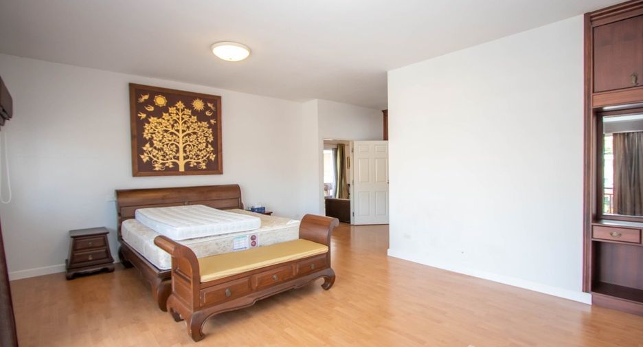 For rent 4 bedrooms house in Mueang Chiang Mai, Chiang Mai